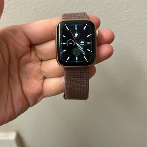 COPY - Rose gold Apple Watch Series 4